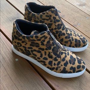 Blondo Glenda leopard sneaker wedge waterproof 10